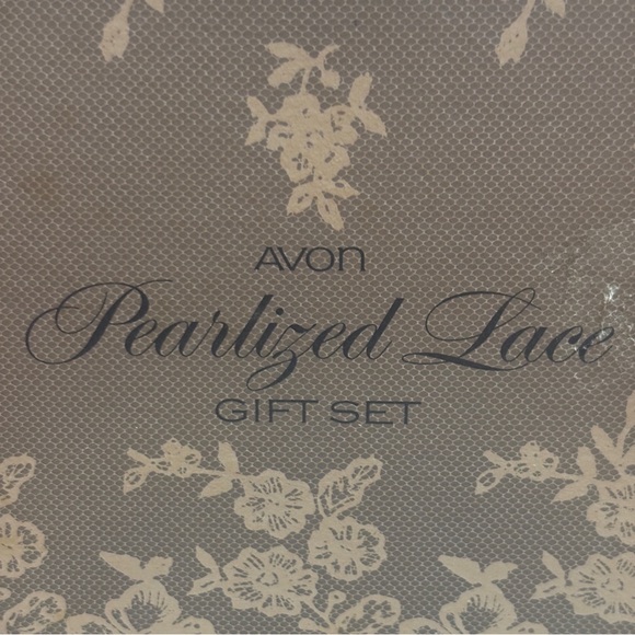 Vintage 1987 Avon Pearlized Lace Gift Set Faux Pearl Neckace & Earrings (NIB) - Picture 8 of 10